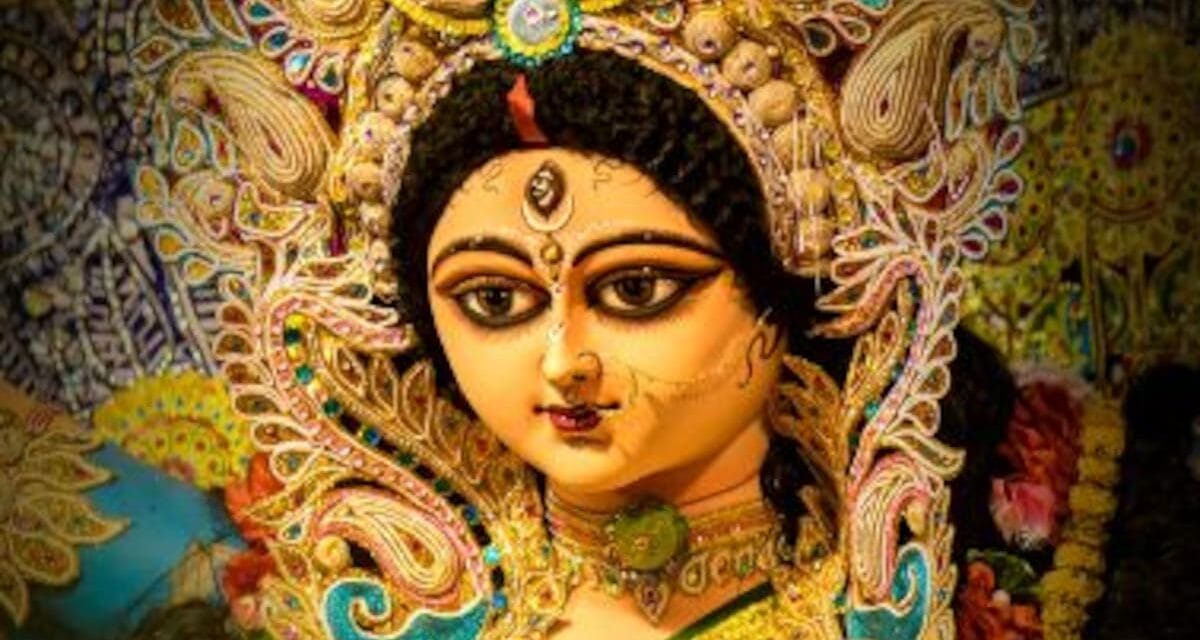 Navratri Wishes: मां दुर्गा के आगमन पर सभी को दें बधाई, भेजें भक्ति से भरे ये शुभकामना संदेश