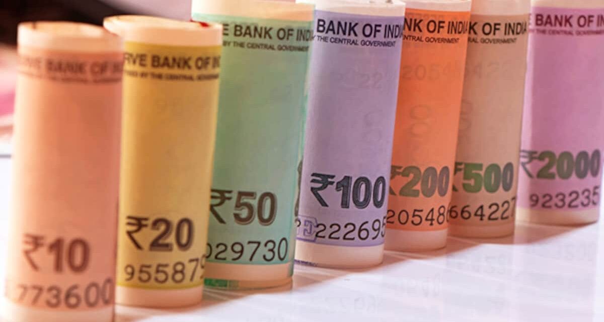 Dollar vs Rupee : रुपया शुरुआती कारोबार में 11 पैसे की गिरावट के साथ 83.93 प्रति डॉलर पर