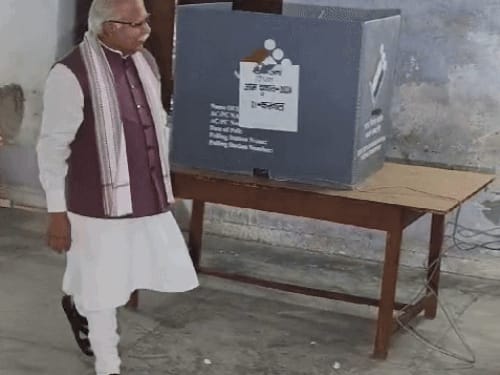हरियाणा की 90 विधानसभा सीटों पर वोटिंग शुरू:पहला वोट खट्टर ने डाला, 1031 कैंडिडेट चुनाव लड़ रहे