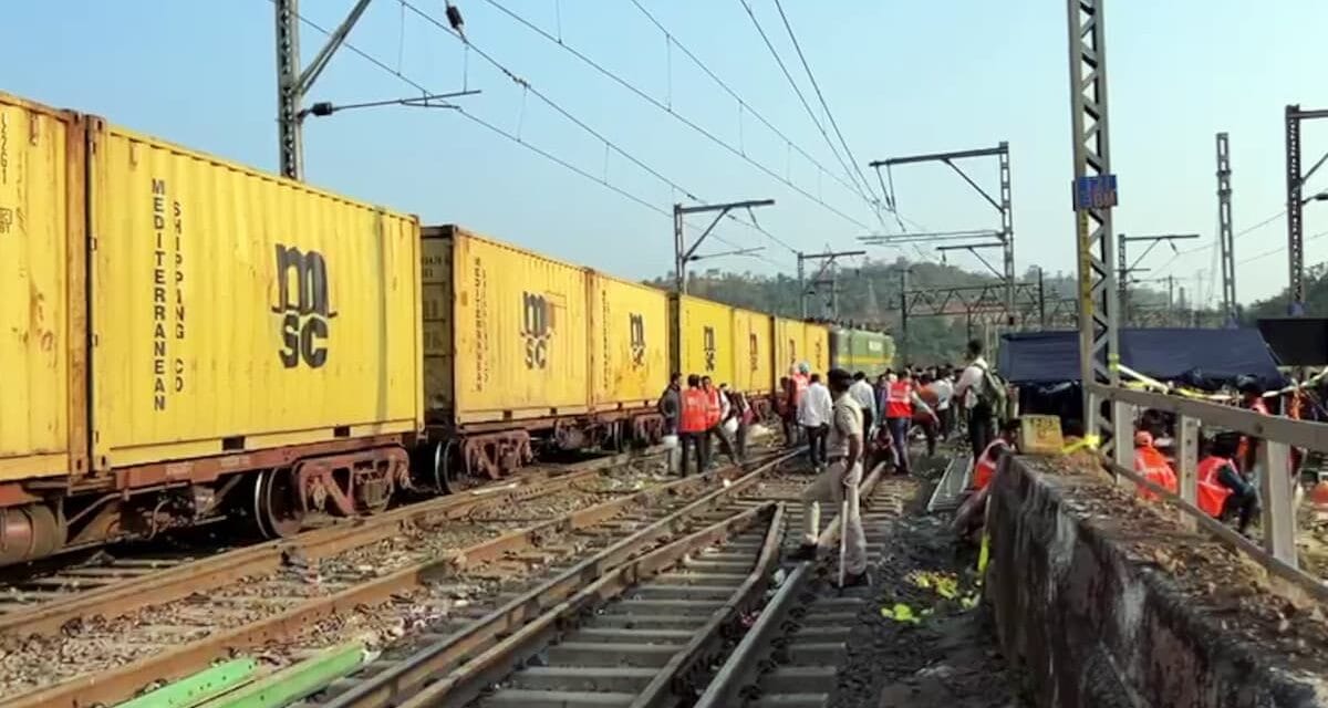 रायबरेली के लक्ष्मणपुर में मालगाड़ी सीमेंटेड स्लीपर से जा टकराई, साजिश की आशंका