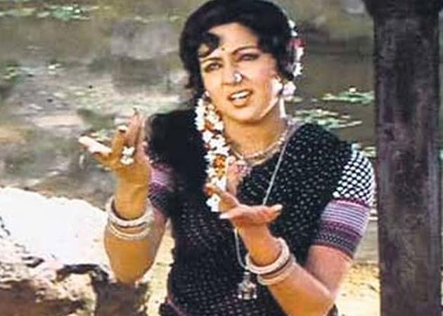शोले में धन्नो की सवारी से पहले हेमा मालिनी ने डायरेक्टर के सामने रखी थी बड़ी शर्त, जानते हैं 49 साल