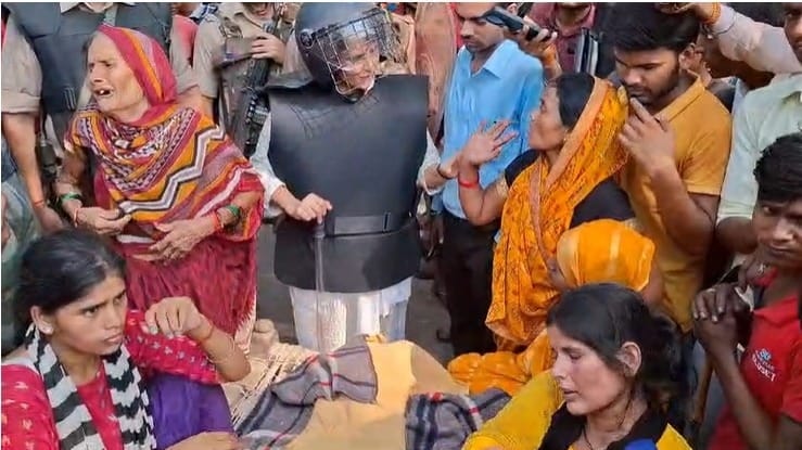 बहराइच हिंसा को बीजेपी ने बताया सपा की साजिश, प्रिंयका बोलीं