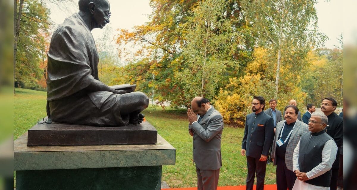 जिनेवा में ओम बिरला ने महात्मा गांधी को दी श्रद्धांजलि, कई देशों की संसद के पीठासीन अधिकारियों से
