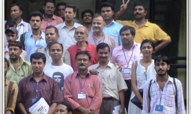 स्वाति मालीवाल ने शेयर की 17 साल पुरानी तस्वीर, दिखे केजरीवाल