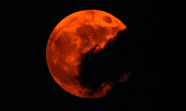 दिल्ली, श्रीनगर समेत देशभर में दिखाई दिया सुपरमून:चांद आकार में 14% बड़ा और 30% ज्यादा चमकीला नजर आया