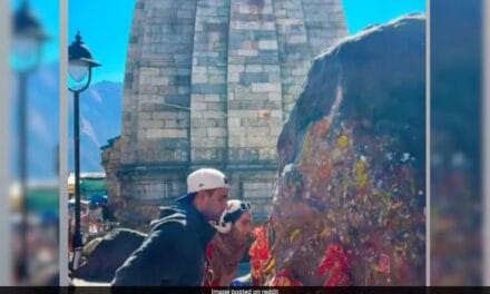 इस नेता के बेटे को डेट कर रही हैं सारा अली खान! केदारनाथ की तस्वीरें हो रही हैं वायरल