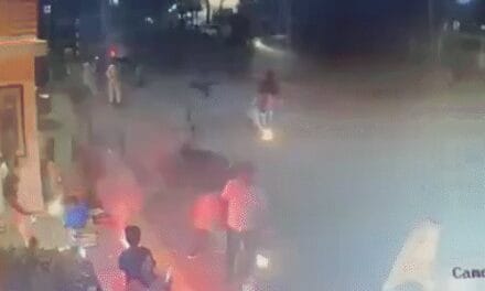पटाखा जला रहे शख्स को कार ने टक्कर मारी:10 मीटर दूर जाकर गिरा, मौके पर मौत; कार सवार फरार, पुणे पुलिस ज