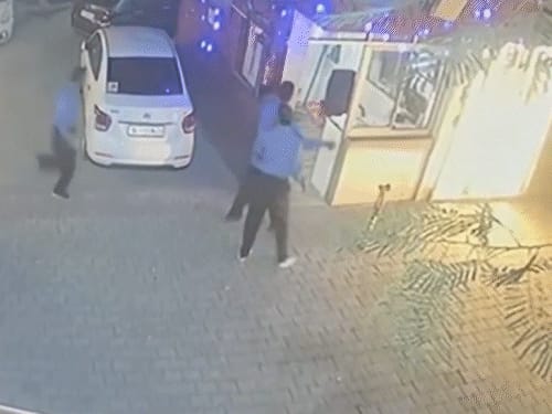 रिटायर्ड DSP के घर चाकू लेकर घुसी दो बहनें गिरफ्तार:हॉर्न बजाने से रोकने पर नाराज थीं; पुलिस से बचने