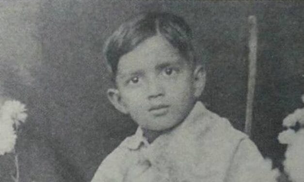 चार साल में बनाई 50 फिल्में, दो हिट और 48 फ्लॉप, फिर भी जान छिड़कते हैं फैन्स