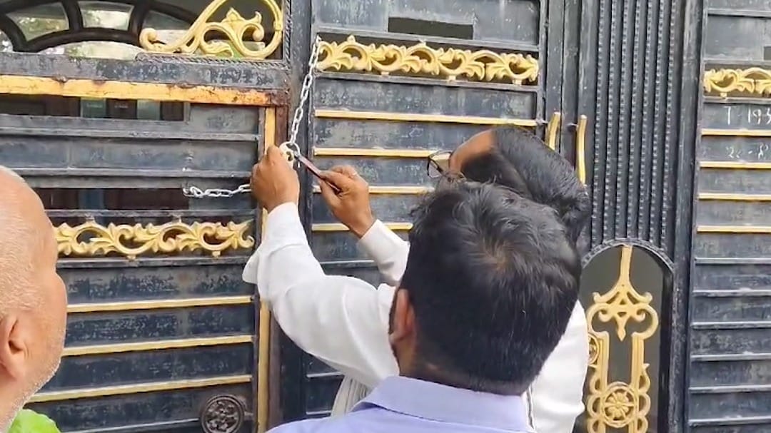 माफिया गब्बर सिंह की सम्पत्ति पर वार, प्रशासन की नई कार्रवाई