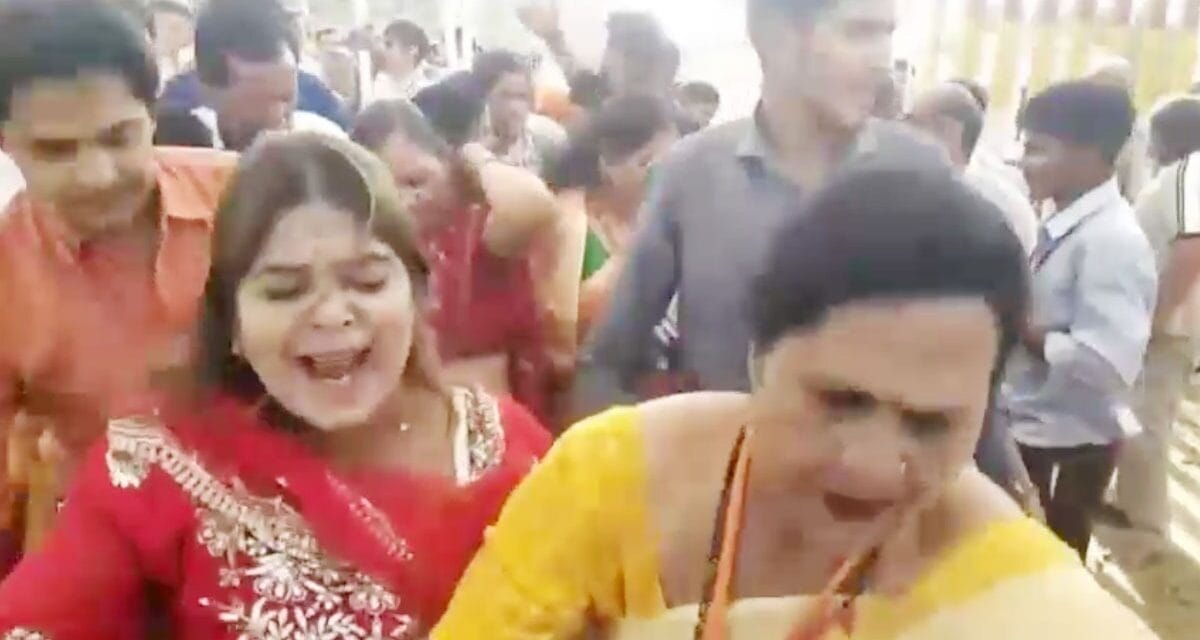 भीलवाड़ा में बागेश्वर धाम कथा में भगदड़, VIP पास धारकों को एंट्री ना मिलने से हुआ हंगामा