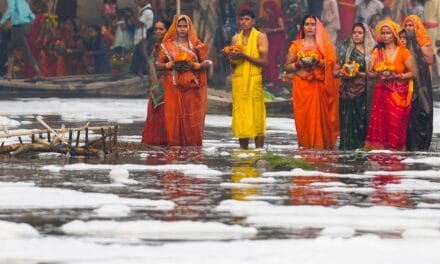 नहाना तो छोड़िए, दिल्ली में छूने लायक भी नहीं यमुना का पानी… छठ के बीच आजतक का रियलिटी चेक
