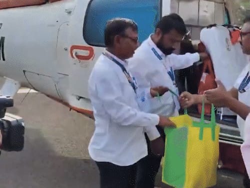 अमित शाह के हेलिकॉप्टर की चेकिंग हुई:महाराष्ट्र में EC ने बैग की जांच की; गृह मंत्री बोले