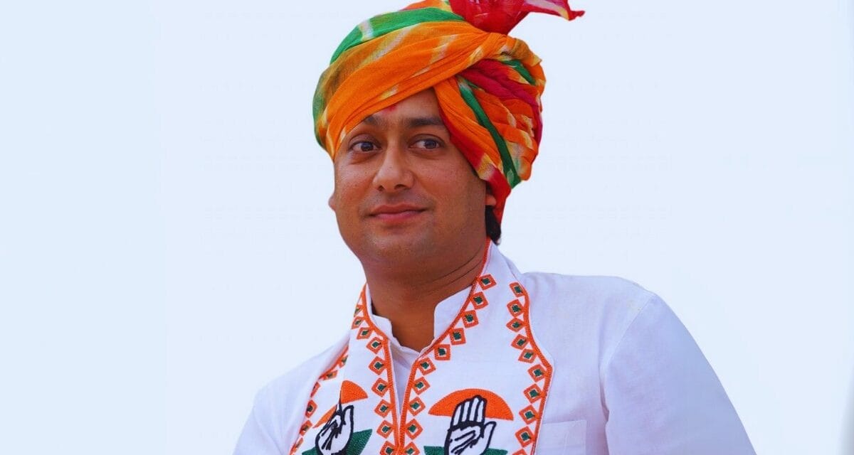 धीरेंद्र शास्त्री की 'हिंदू एकता' यात्रा में पहुंचे दिग्विजय सिंह के बेटे, बोले