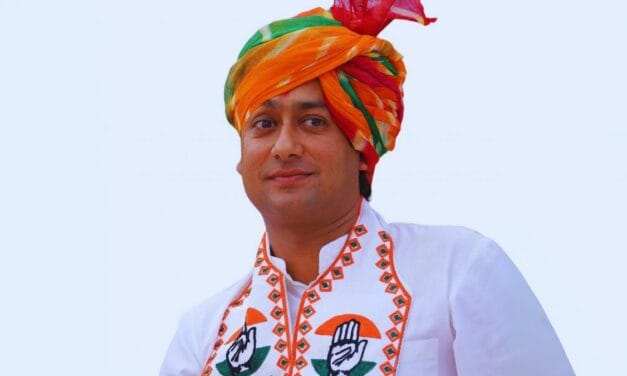 धीरेंद्र शास्त्री की 'हिंदू एकता' यात्रा में पहुंचे दिग्विजय सिंह के बेटे, बोले
