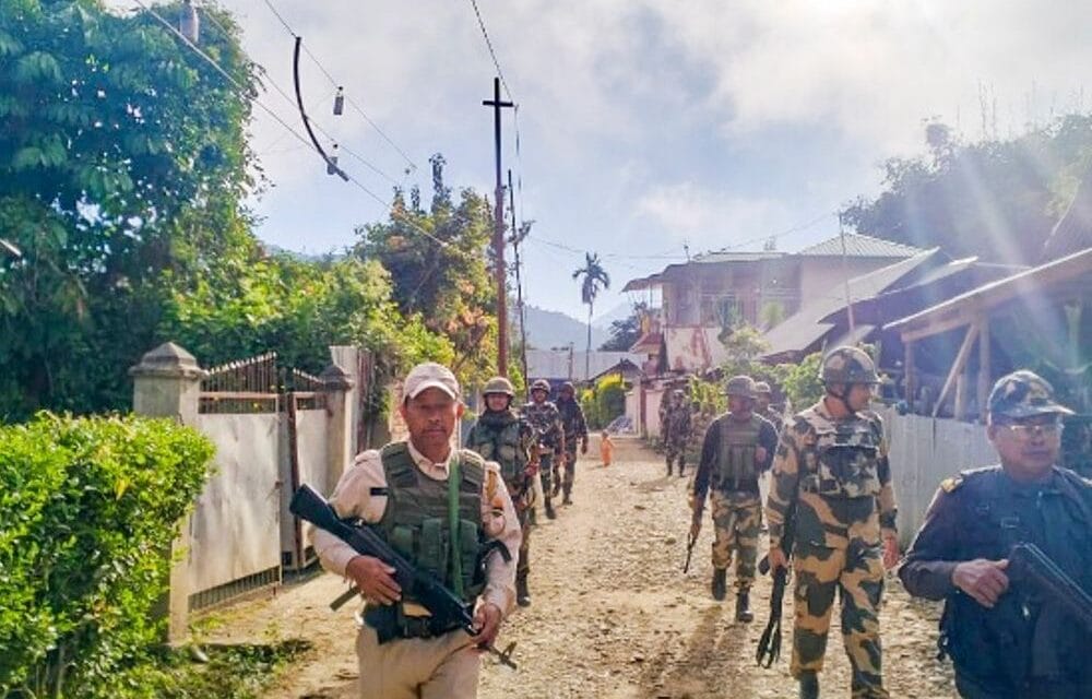 मणिपुर के जिरिबाम-इंफाल घाटी में कल से खुलेंगे स्कूल-कॉलेज:मोबाइल इंटरनेट पर बैन जारी; विधायकों क