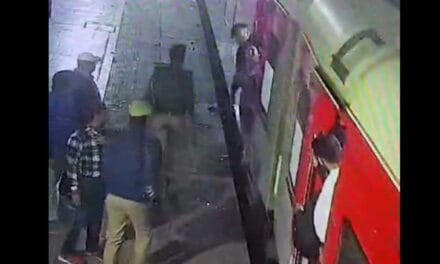 UP : कानपुर सेंट्रल रेलवे स्‍टेशन पर चलती ट्रेन से गिरी महिला, रेलवे पुलिसकर्मी ने इस तरह बचाया