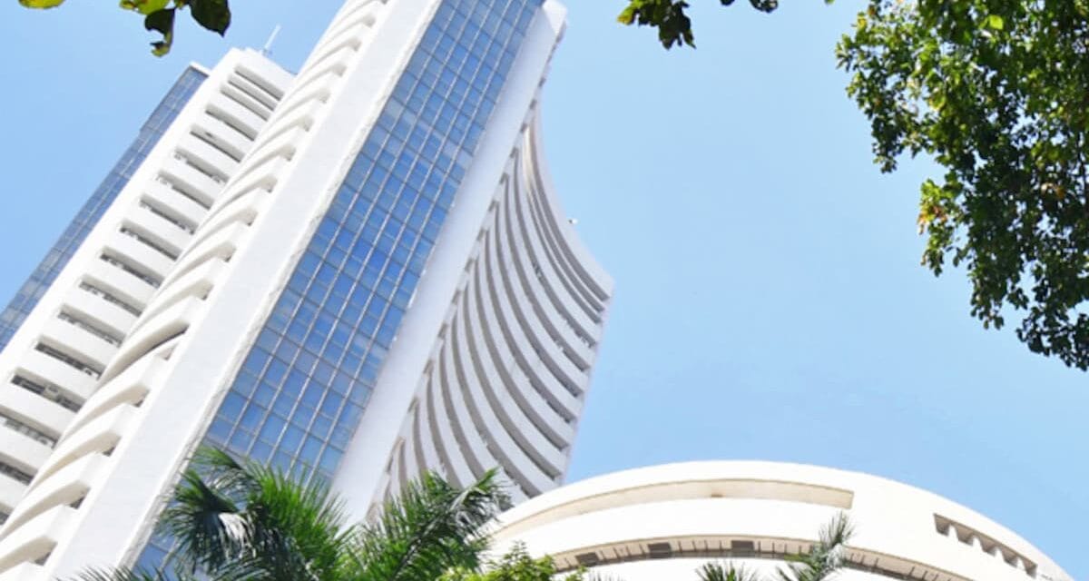 Stock Market Today: शेयर बाजार की धीमी शुरुआत, सेंसेक्स-निफ्टी मामूली बढ़त के साथ खुला
