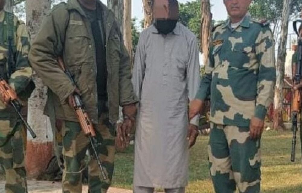 पाकिस्तानी युवक को BSF ने वापस सौंपा:गलती से पार किया था इंटरनेशनल बॉर्डर, पाक रेंजर्स ने इस कदम की स