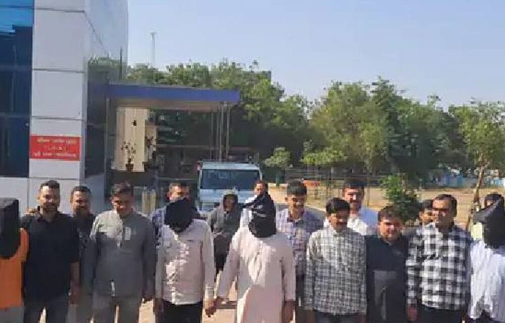 गुजरात में फर्जी ED टीम ने ज्वेलर को लूटा:12 आरोपी गिरफ्तार, एक फरार, 22 लाख रुपए और जेवर बरामद