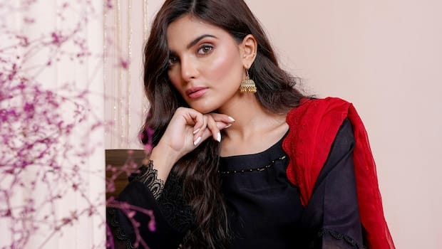 क्यों न कुछ स्टाइलिश हो जाए… फैशन में पीछे नहीं रहेंगी आप, अगर ट्राई करेंगी Sangria के ये Kurta Set