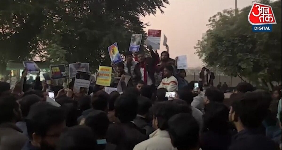 'तेरा मेरा रिश्ता क्या…', CAA विरोधी प्रदर्शन की बरसी पर जामिया में नारेबाजी