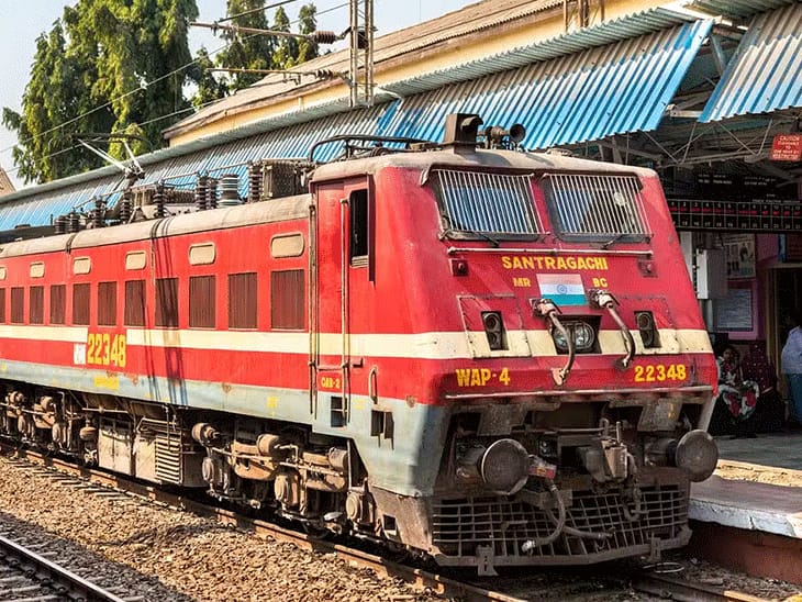 रेलवे महाकुंभ में फ्री ट्रेन यात्रा नहीं कराएगा:कहा-250 किमी तक बिना टिकट ट्रैवल की ख
