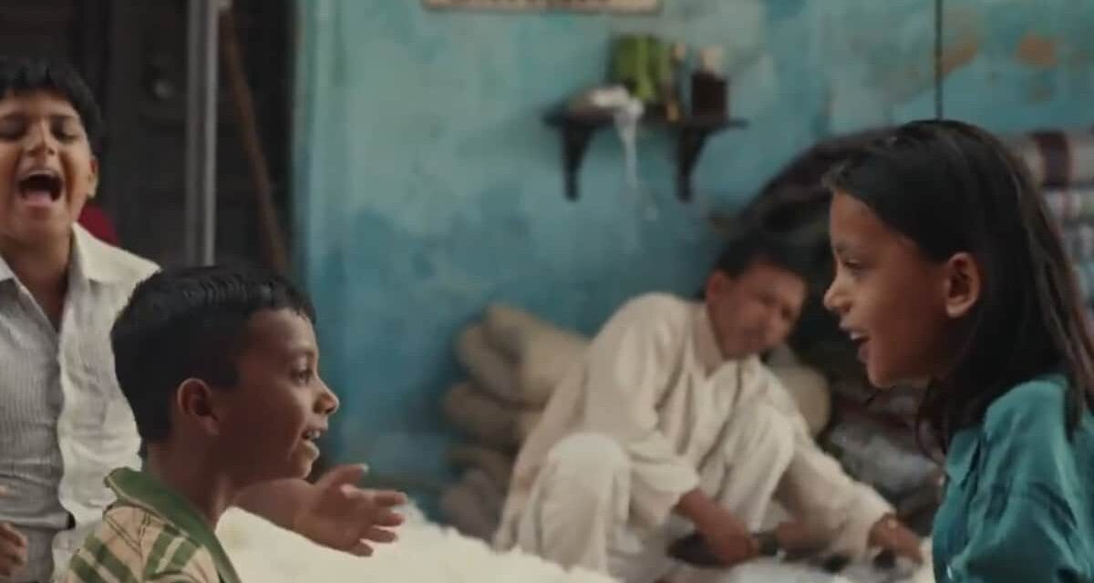 पहले पंखा, फिर बिजली… सोशल मीडिया पर अदाणी ग्रुप का ये एड कैसे हो गया सुपरहिट