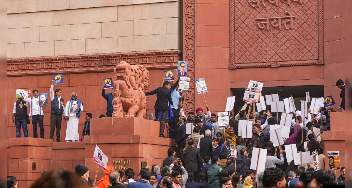 हंगामे में खो गए जनता के सवाल, संसद के शीत सत्र में सबसे कम काम का बन गया रिकॉर्ड