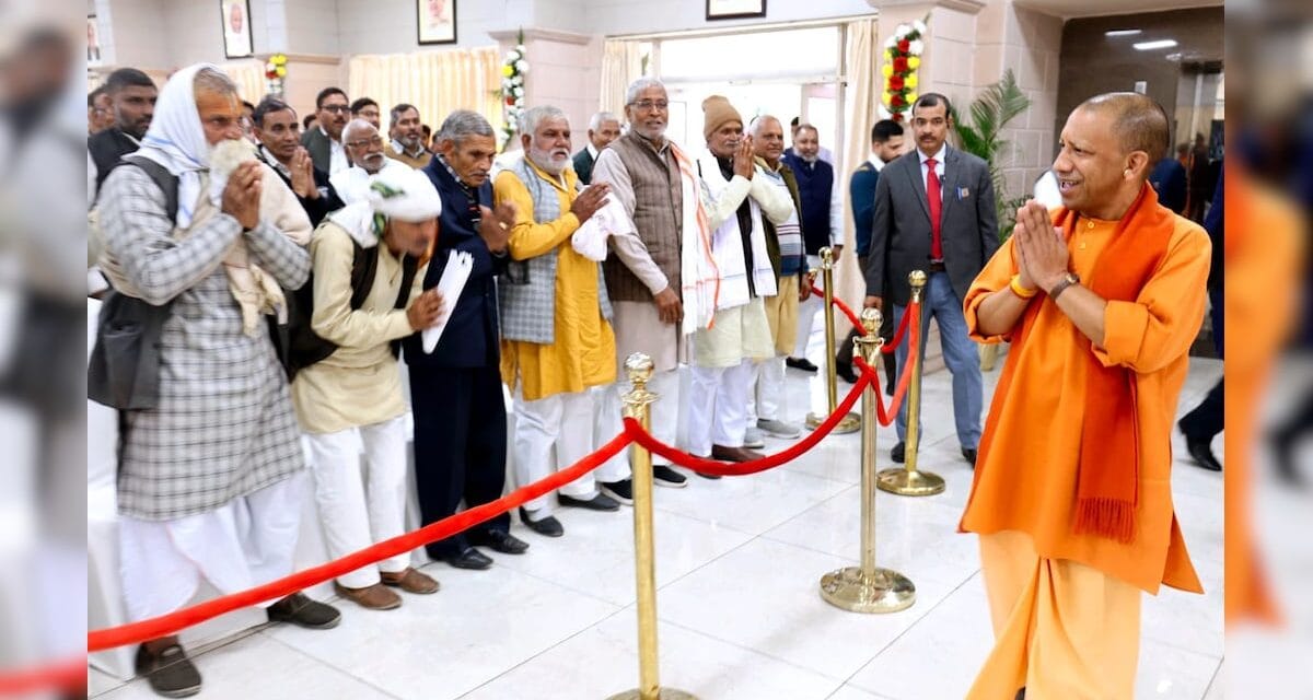 CM योगी ने पूरी कर दी जेवर के किसानों की फरियाद, बढ़ाया भूमि अधिग्रहण का मुआवजा