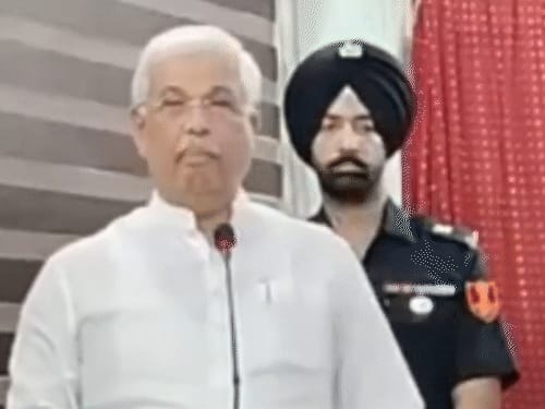 ‘सत्याग्रह नहीं, हथियार देखकर भागे अंग्रेज’:बिहार के राज्यपाल बोले