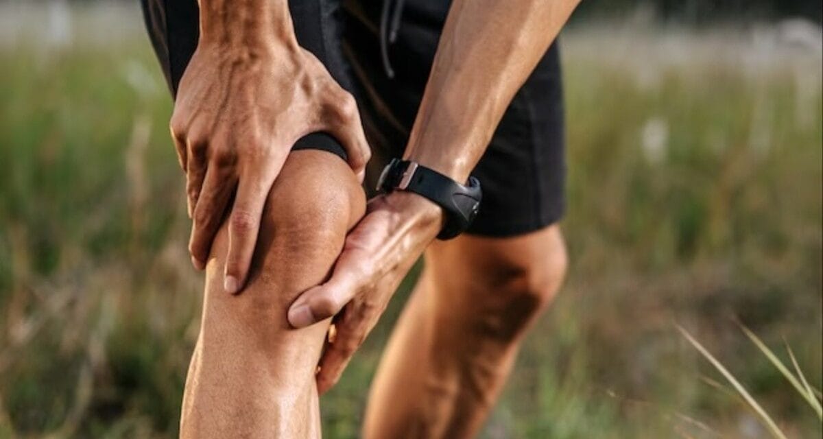 सर्दियों में बढ़ जाता है जोड़ों का दर्द? आराम पाने के लिए फॉलो करें ये Tips