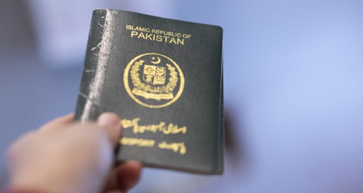 Explainer : खाड़ी के मुस्लिम देश पाकिस्तान के नागरिकों को वीजा देने से क्यों कर रहे इनकार?