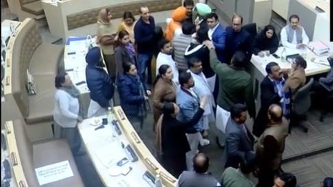 चंडीगढ़ नगर निगम में मारपीट, पार्षदों में हाथापाई… वोट चोर कहने पर भड़के अनिल मसीह