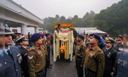 पंचतत्व में विलीन हुए पूर्व पीएम मनमोहन सिंह, देश ने नम आंखों से दी विदाई; जानें हर अपडेट