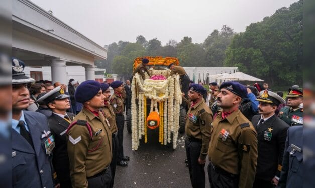 पंचतत्व में विलीन हुए पूर्व पीएम मनमोहन सिंह, देश ने नम आंखों से दी विदाई; जानें हर अपडेट