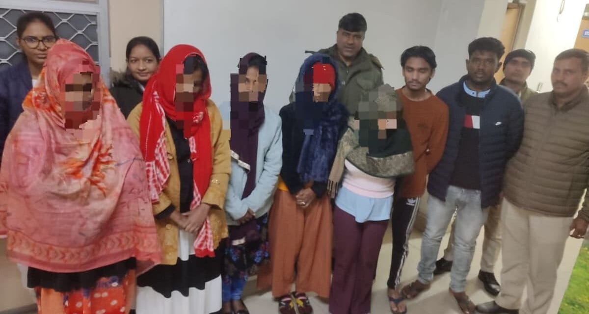 दिल्ली पुलिस ने अवैध रूप से रह रहे 15 बांग्लादेशियों को पकड़कर वापस उनके देश भेजा