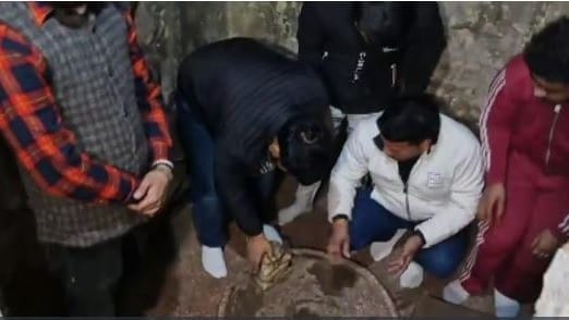 मुरादाबाद में मिला 44 साल से बंद गौरी शंकर मंदिर, गर्भगृह की खुदाई में निकला शिवलिंग