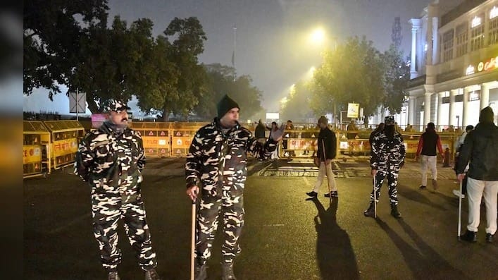 नए साल के जश्न में पैग मारकर कर रहे थे ड्राइविंग, दिल्ली के CP में कटा 50 लोगों का चालान