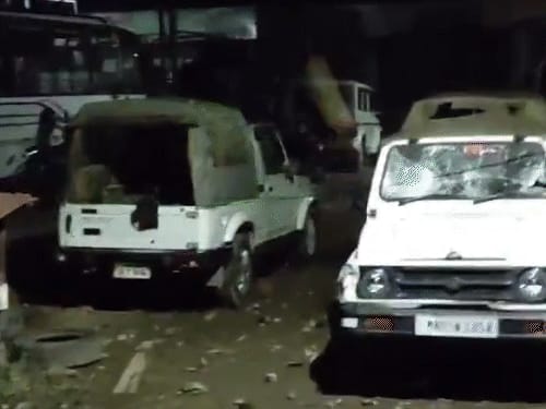 मणिपुर में हिंसा, SP ऑफिस पर पत्थरबाजी और फायरिंग:कुकी समुदाय के हमले में SP और पुलिसकर्मी घायल; सुरक