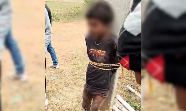 यूपी: मोबाइल चोरी के आरोप में बच्चे को खंभे से बांध बेरहमी से पीटा; फिर प्राइवेट पार्ट में डाली मिर