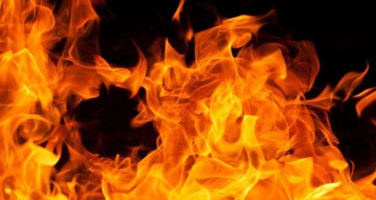 चीन: शंघाई के बाजार में आग लगने से 8 लोगों की मौत, 15 घायल