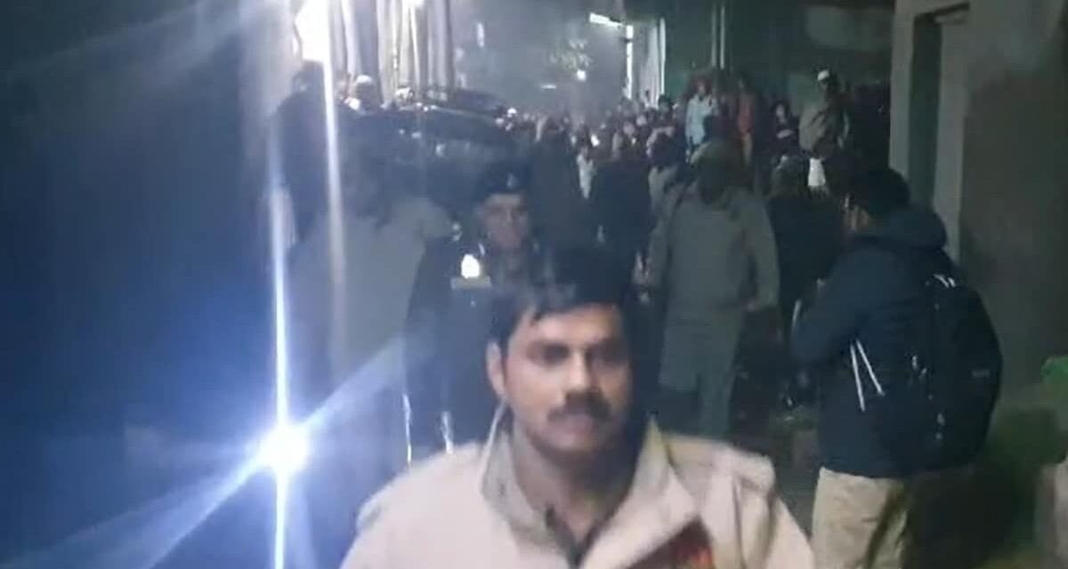 मेरठ में तीन बच्चों समेत परिवार के पांच लोगों की हत्या, घर के बेड बॉक्स में मिले शव