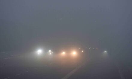 कोहरे की चादर में लिपटा दिल्ली-NCR, विजिबिलिटी 50 मीटर से कम, बारिश का अलर्ट ; जानिए मौसम का हाल