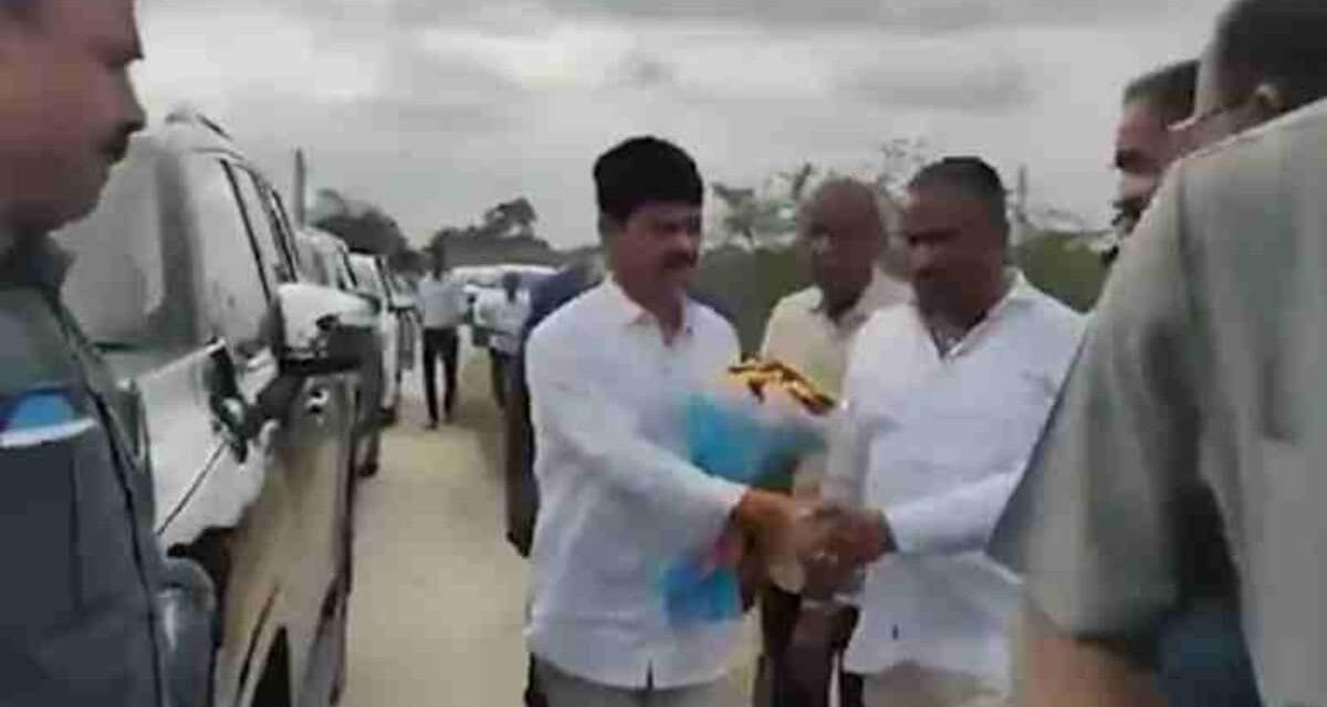 रेवंत रेड्डी के भाई का स्कूल में स्वागत का वीडियो वायरल, विपक्ष ने कहा