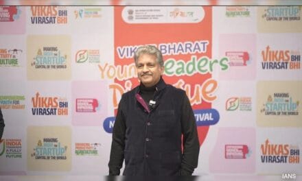 10 घंटे में भी दुनिया बदल सकते हैं : काम के घंटे को लेकर छिड़ी बहस के बीच बोले आनंद महिंद्रा