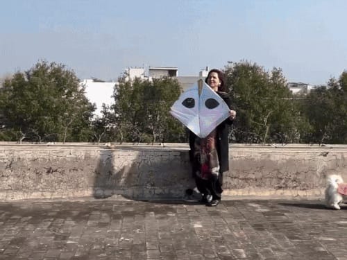नवजोत सिद्धू ने पतंग उड़ाकर मनाई लोहड़ी:पत्नी नवजोत कौर ने भी दिया साथ; बधाई संदेश में बोले