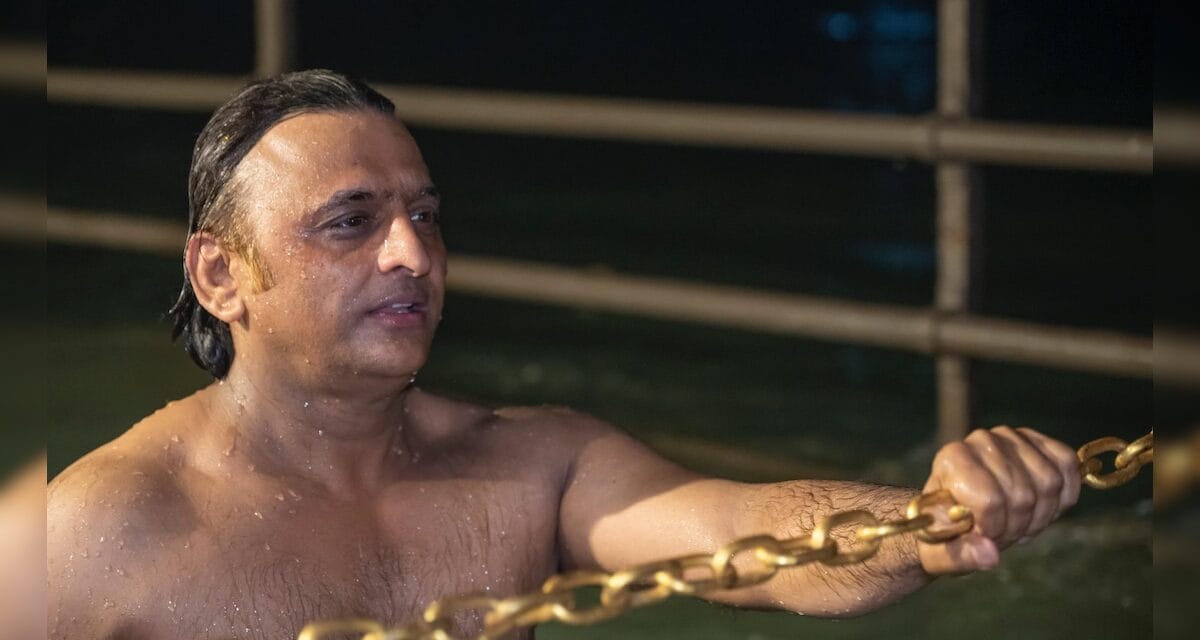 मैंने मां गंगा का आशीर्वाद लिया… देखें जब मकर संक्रांति पर अखिलेश ने लगाई डुबकी