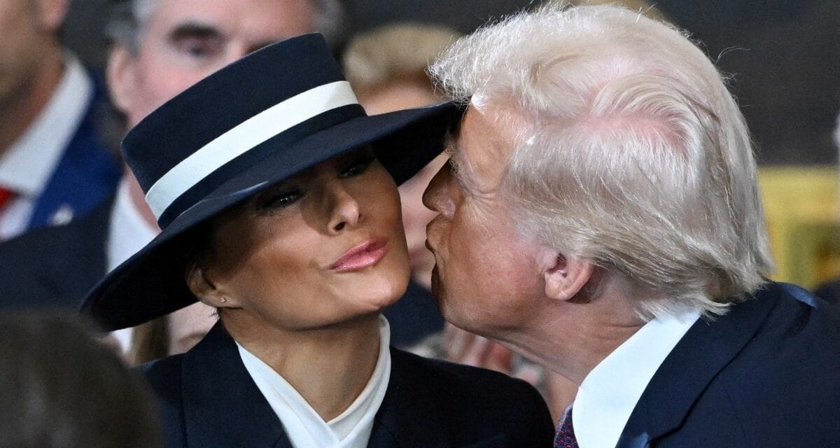 शपथ से पहले ट्रंप ने पत्नी मेलानिया को इस अंदाज में किया KISS, वायरल हो रहा वीडियो