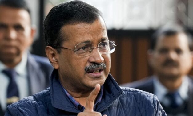 'ये चल क्या रहा है?' गुजरात पुलिस का आदेश शेयर कर केजरीवाल ने चुनाव आयोग से पूछा सवाल